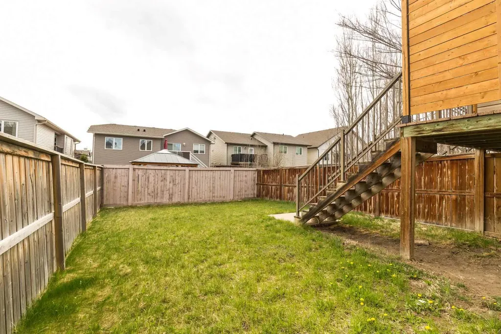 719 Silkstone Close W Lethbridge AB T1J 4B9