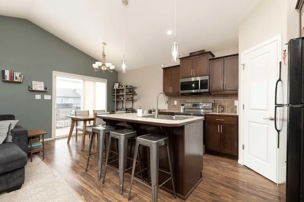 719 Silkstone Close W Lethbridge AB T1J 4B9