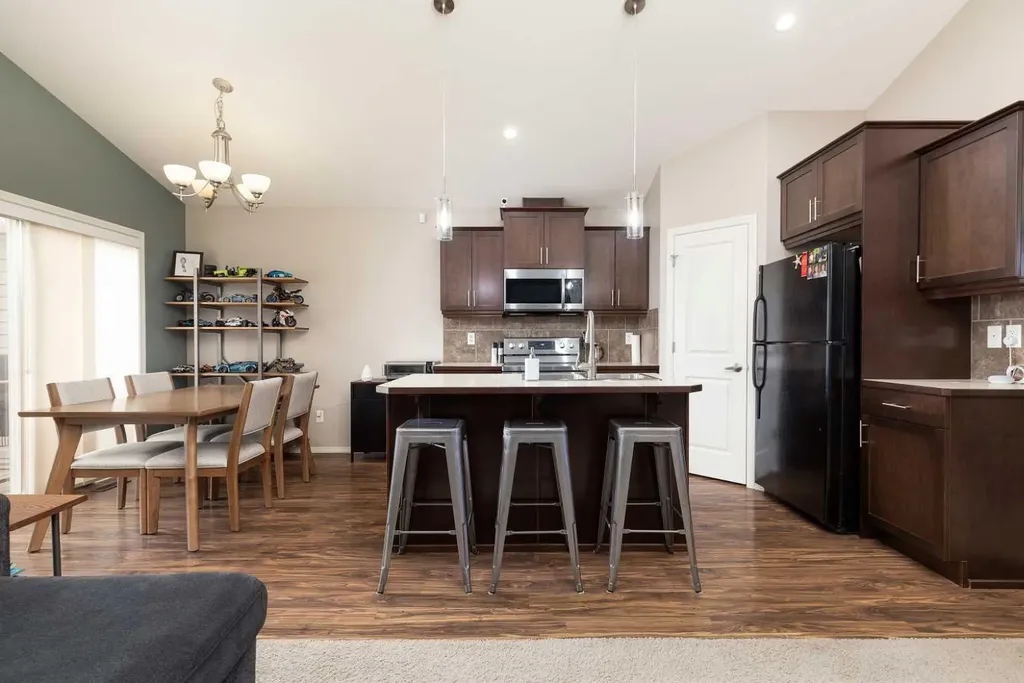719 Silkstone Close W Lethbridge AB T1J 4B9