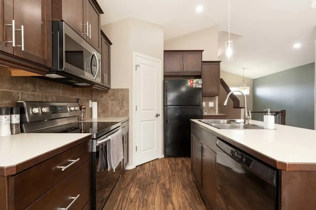 719 Silkstone Close W Lethbridge AB T1J 4B9