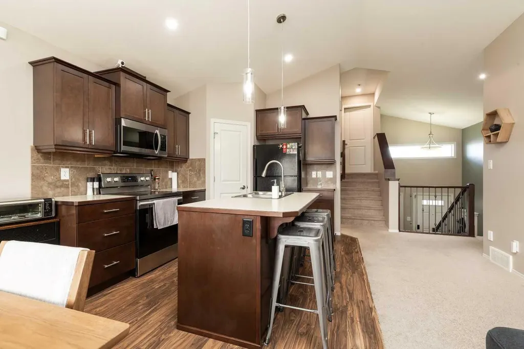 719 Silkstone Close W Lethbridge AB T1J 4B9