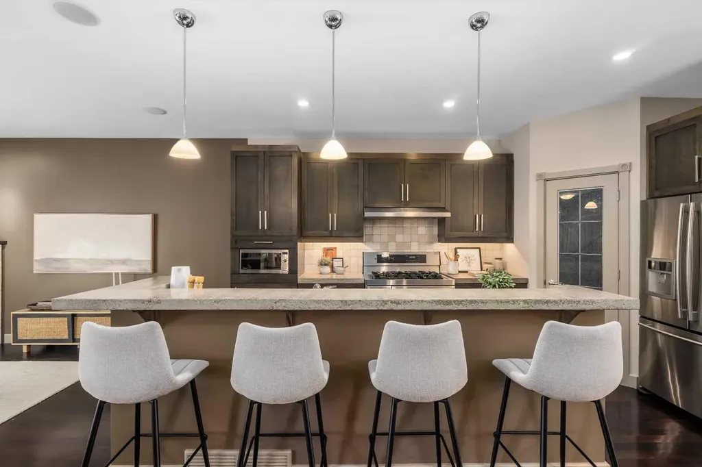 409 19 Avenue NE Calgary AB T2E 1P4