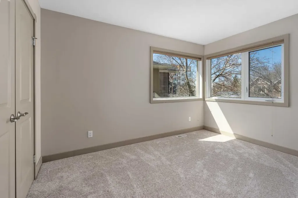 409 19 Avenue NE Calgary AB T2E 1P4