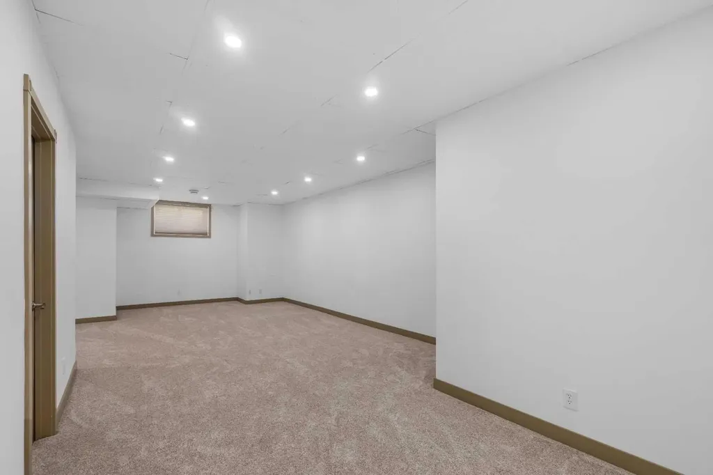 409 19 Avenue NE Calgary AB T2E 1P4
