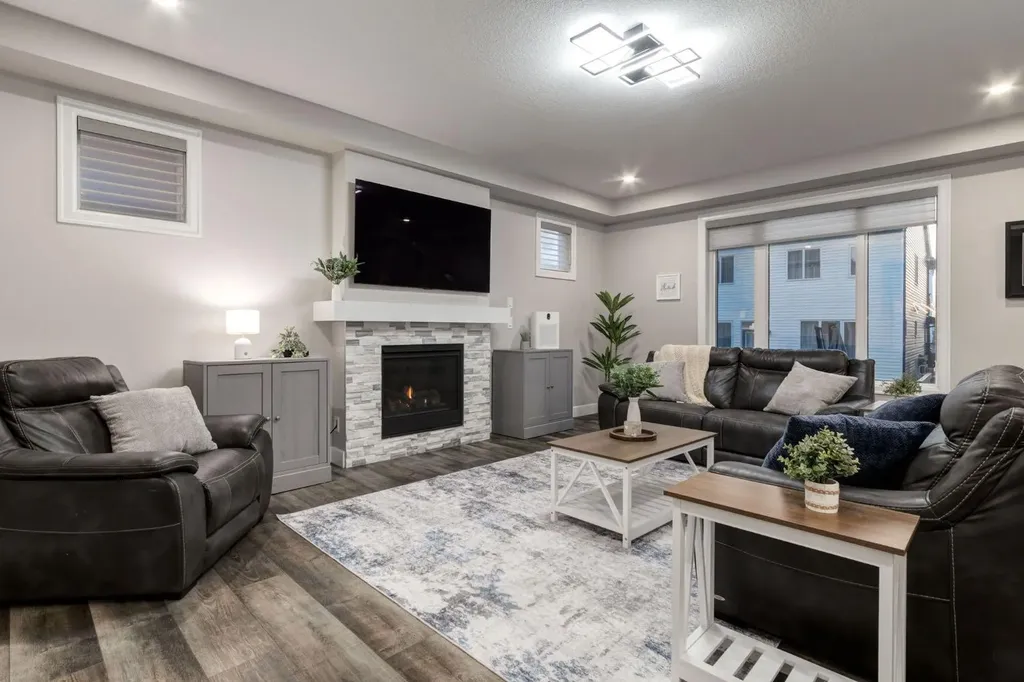 166 Osborne Common SW Airdrie AB T4B5G7
