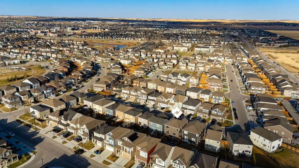 166 Osborne Common SW Airdrie AB T4B5G7