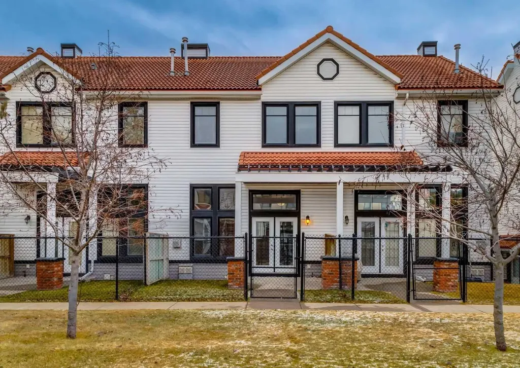 12 Royal Oak Lane NW Calgary AB T3G 6B5