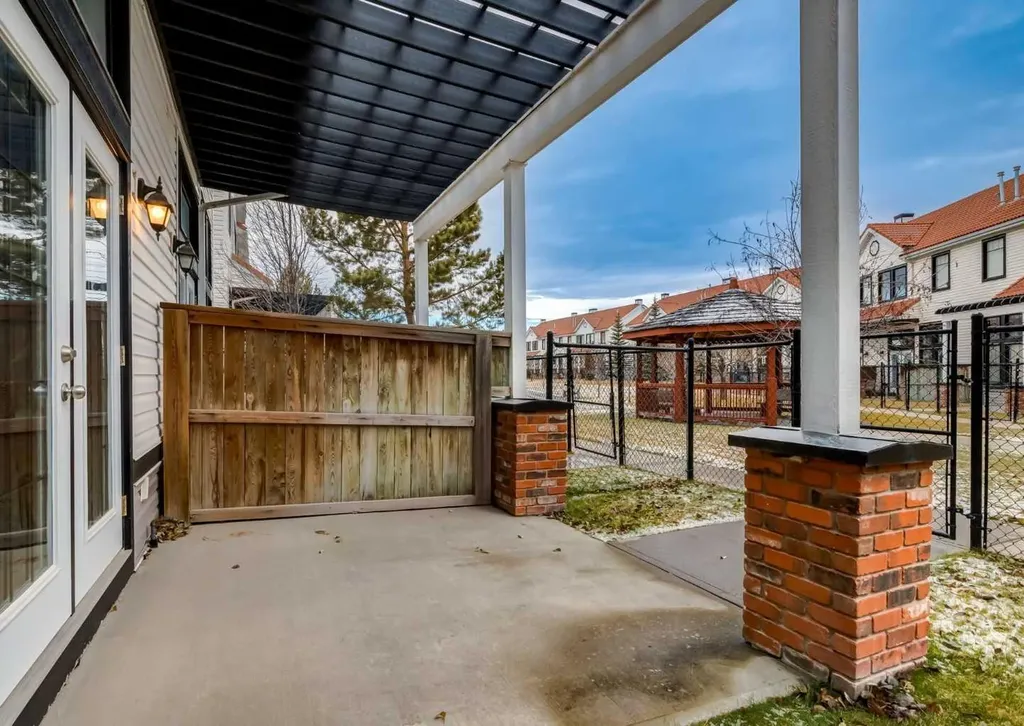 12 Royal Oak Lane NW Calgary AB T3G 6B5