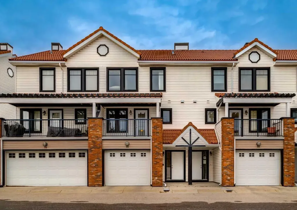12 Royal Oak Lane NW Calgary AB T3G 6B5