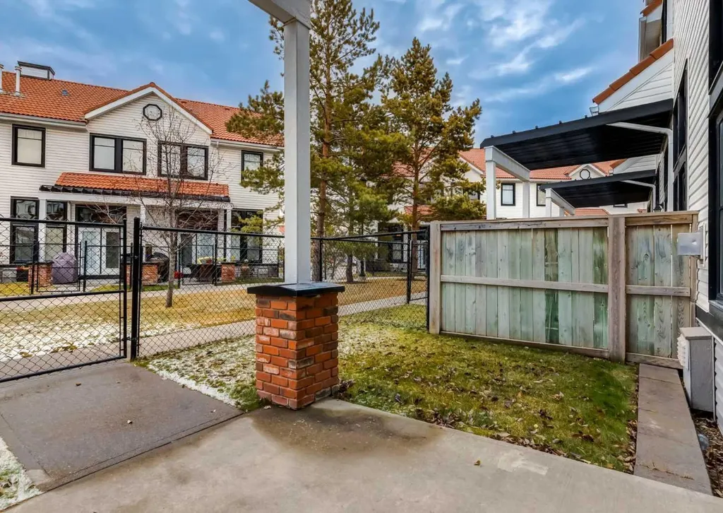 12 Royal Oak Lane NW Calgary AB T3G 6B5