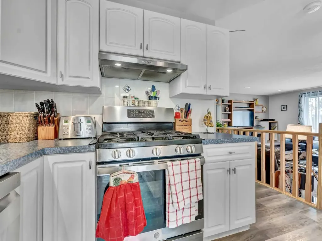 215 4 Street SE Redcliff AB T0J 2P0