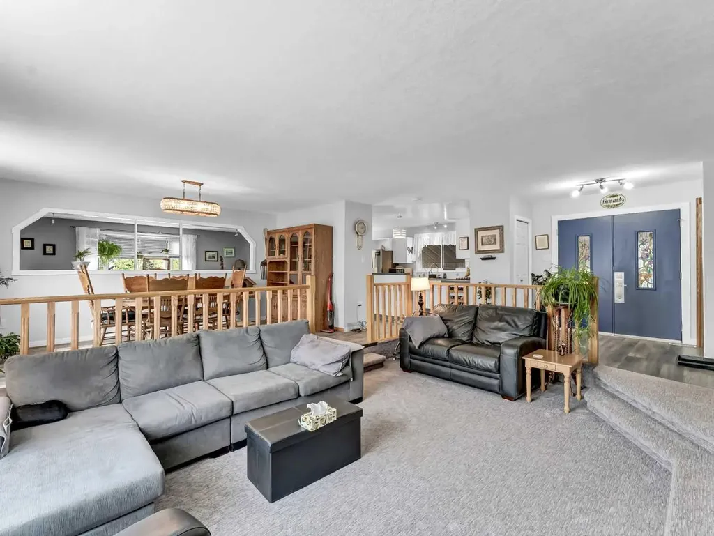 215 4 Street SE Redcliff AB T0J 2P0