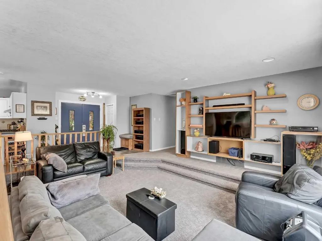 215 4 Street SE Redcliff AB T0J 2P0