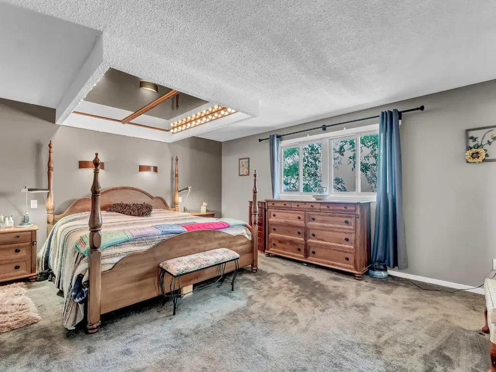 215 4 Street SE Redcliff AB T0J 2P0