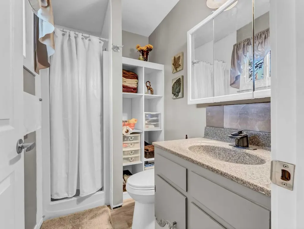 215 4 Street SE Redcliff AB T0J 2P0