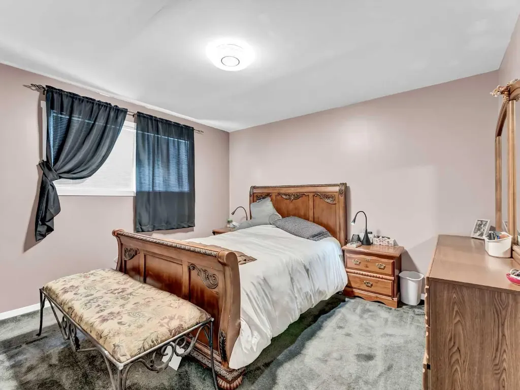 215 4 Street SE Redcliff AB T0J 2P0