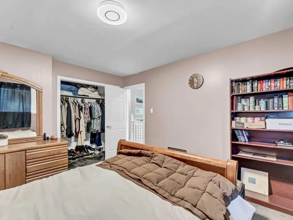 215 4 Street SE Redcliff AB T0J 2P0