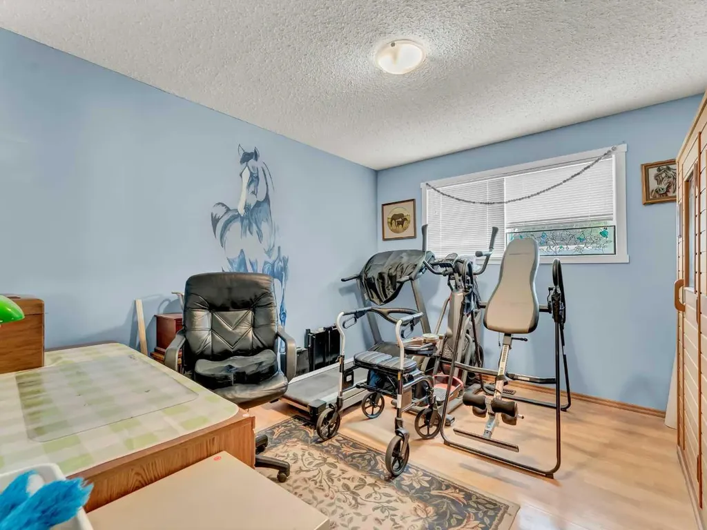 215 4 Street SE Redcliff AB T0J 2P0