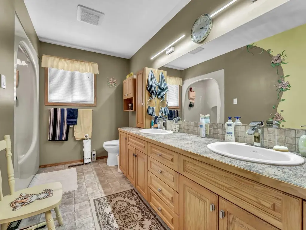 215 4 Street SE Redcliff AB T0J 2P0