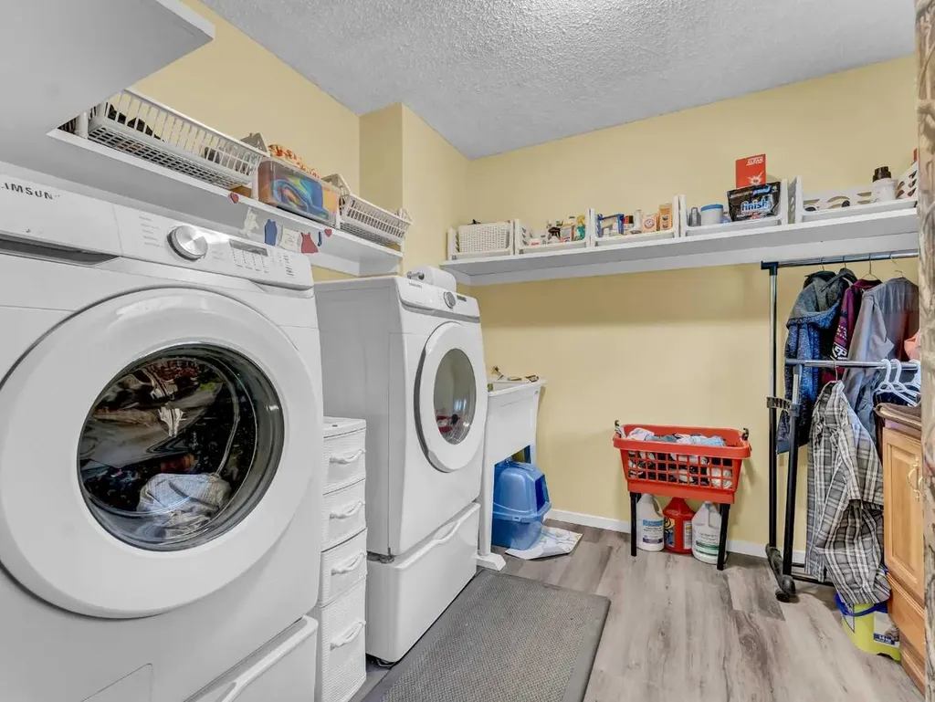 215 4 Street SE Redcliff AB T0J 2P0