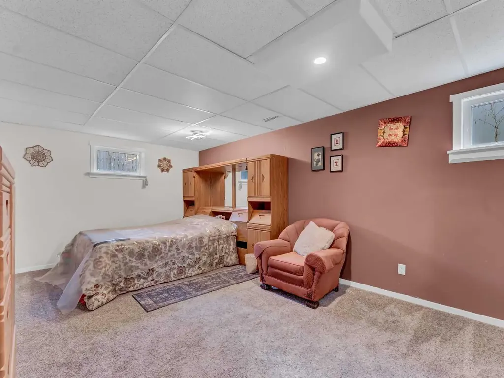 215 4 Street SE Redcliff AB T0J 2P0