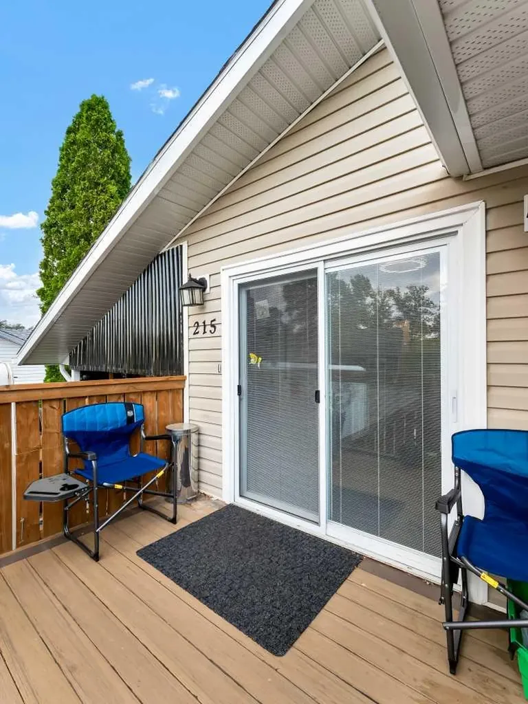 215 4 Street SE Redcliff AB T0J 2P0