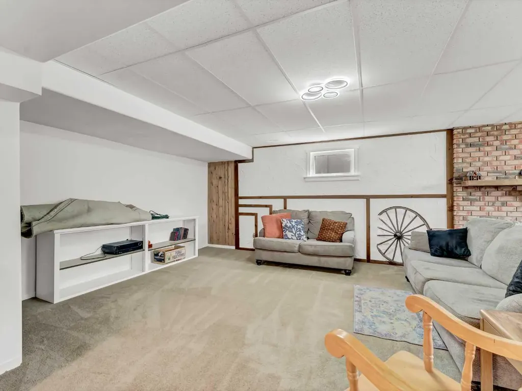 215 4 Street SE Redcliff AB T0J 2P0