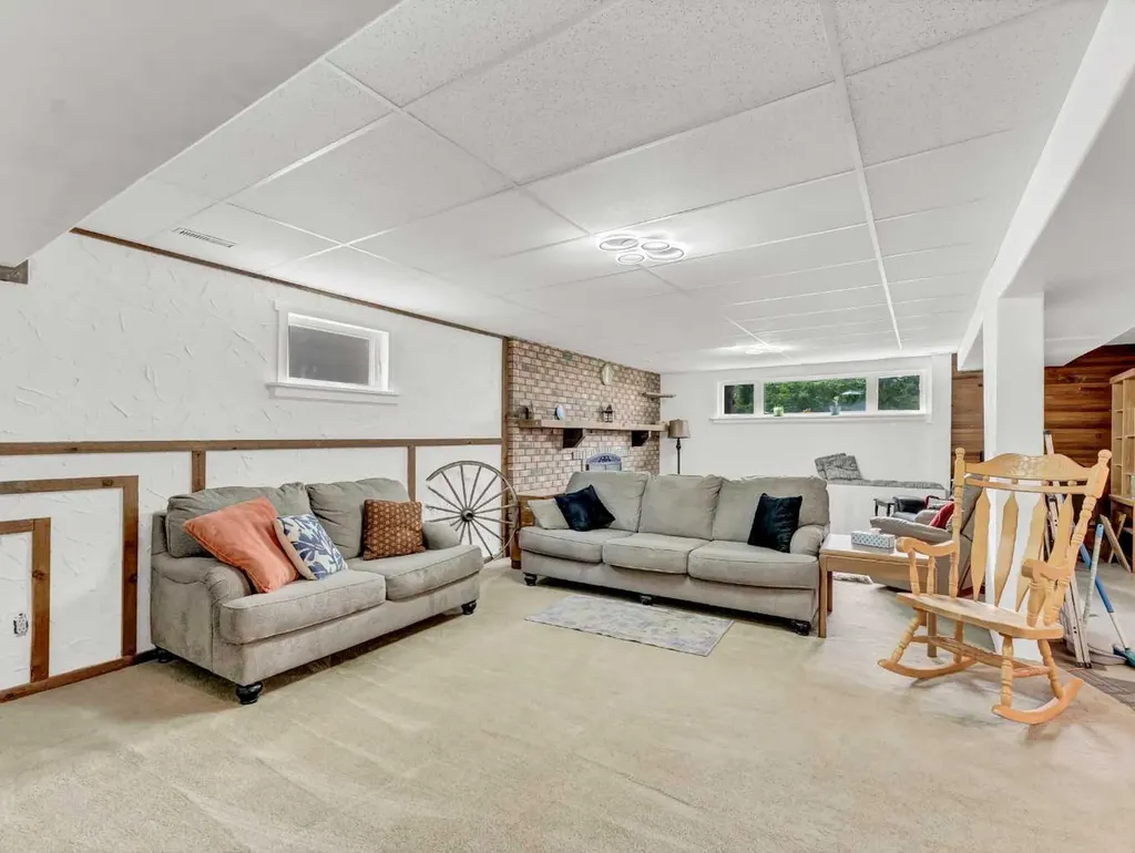 215 4 Street SE Redcliff AB T0J 2P0