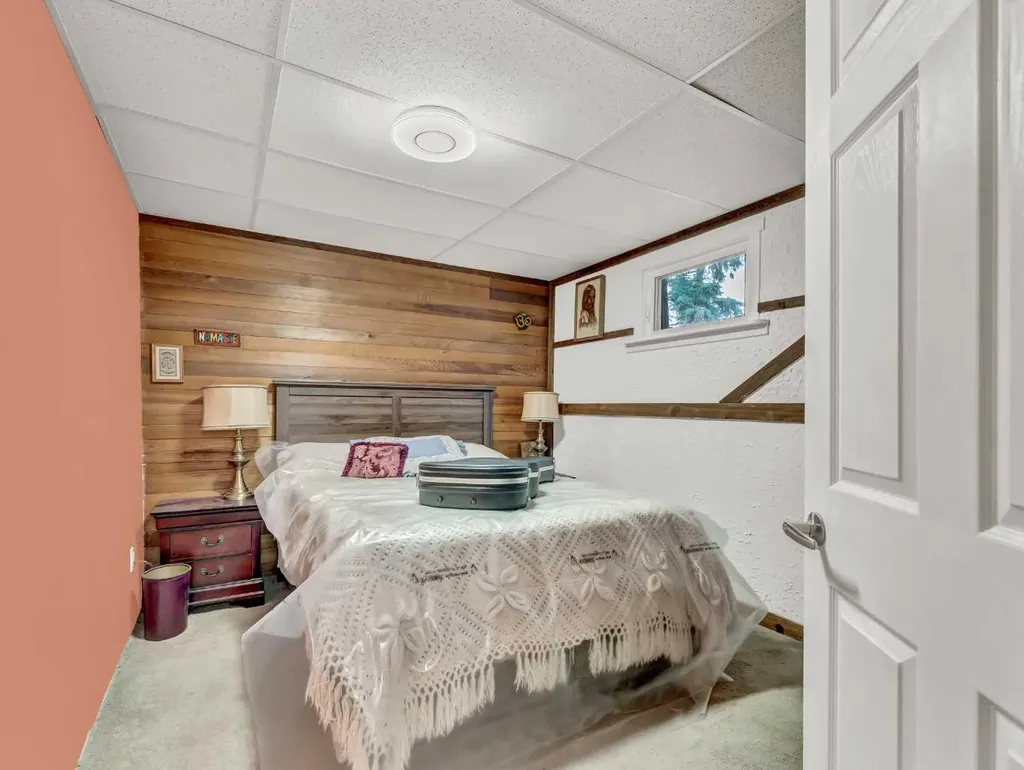 215 4 Street SE Redcliff AB T0J 2P0
