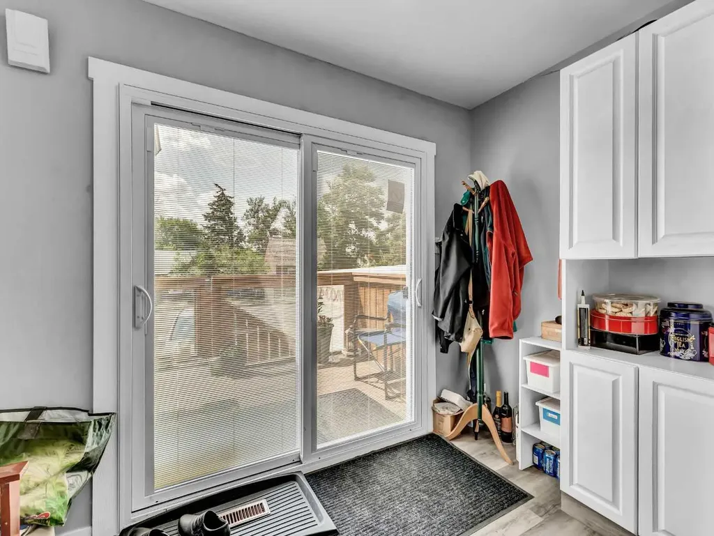 215 4 Street SE Redcliff AB T0J 2P0