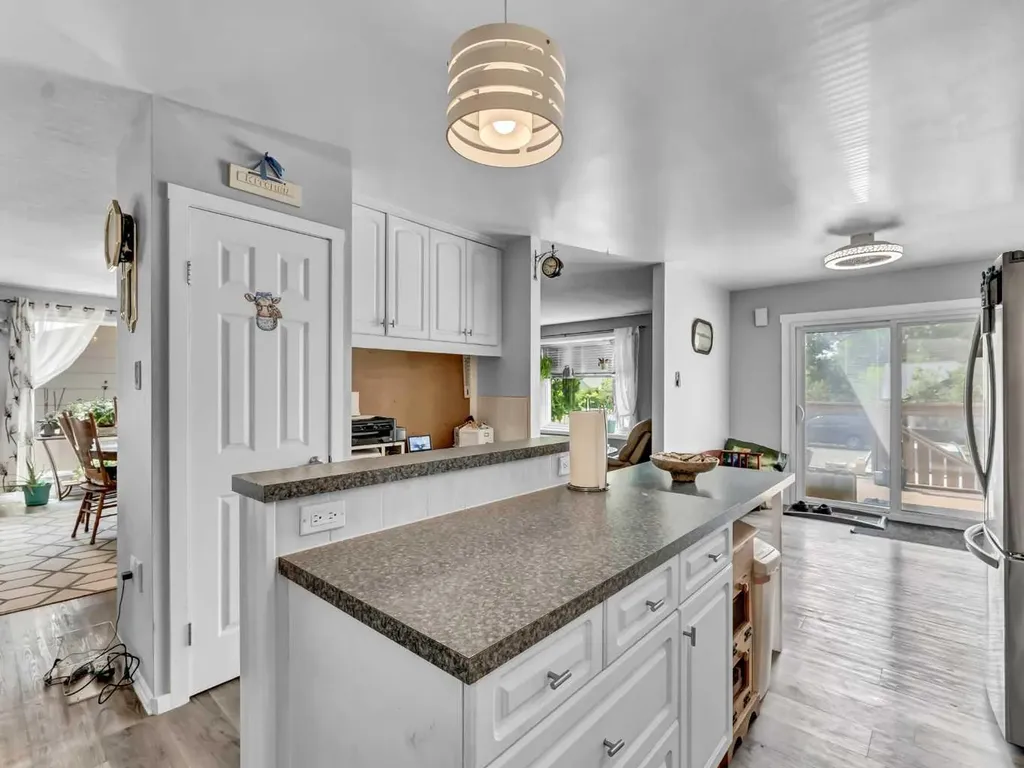 215 4 Street SE Redcliff AB T0J 2P0
