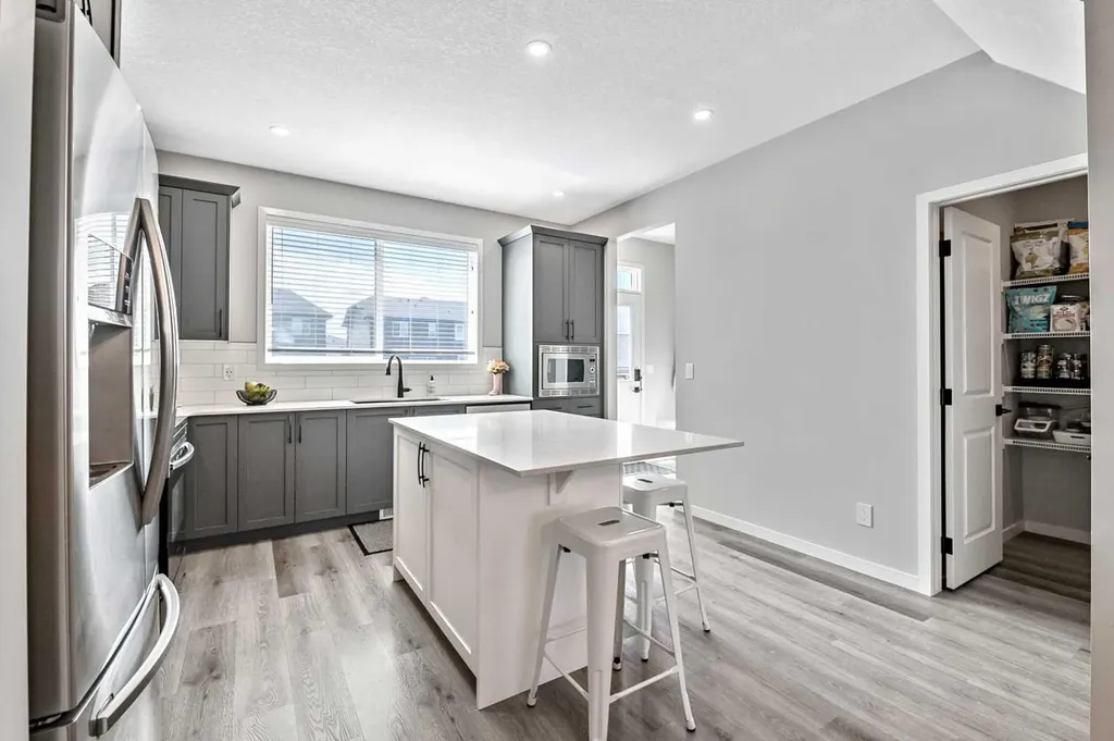 68 Wolf Gate Okotoks AB T1S 5T9