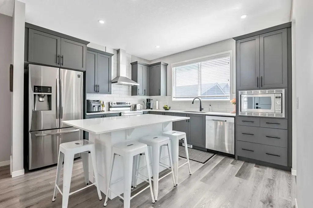 68 Wolf Gate Okotoks AB T1S 5T9