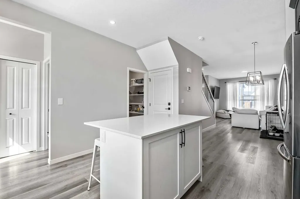 68 Wolf Gate Okotoks AB T1S 5T9