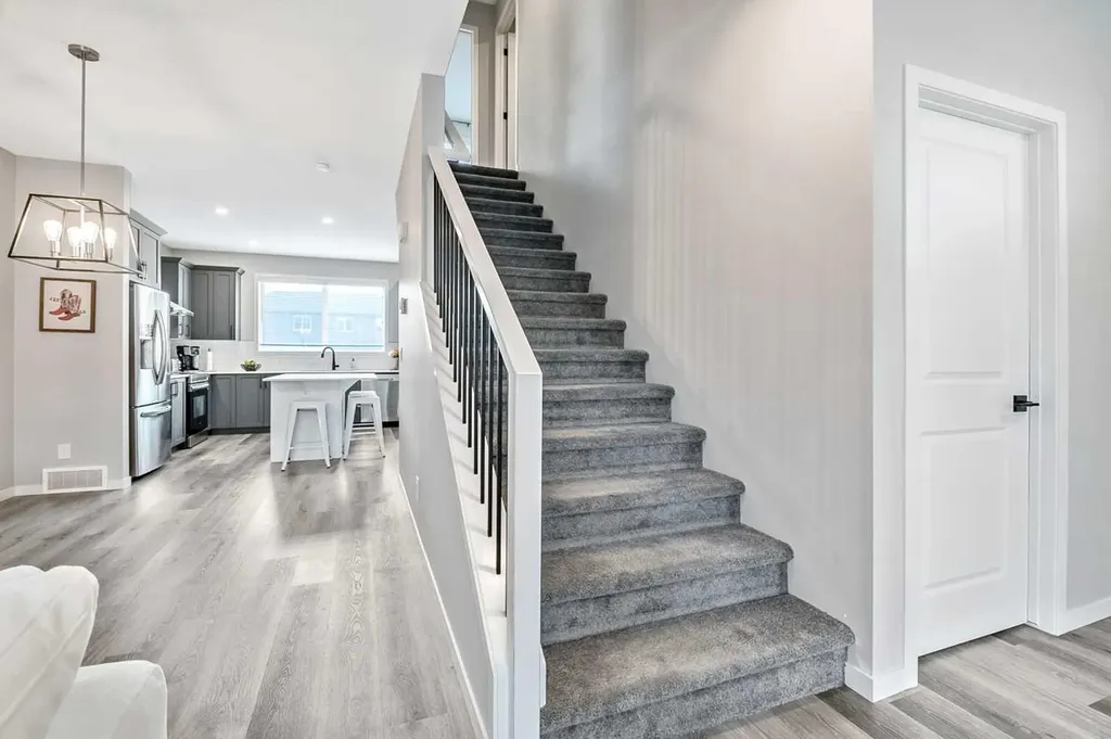 68 Wolf Gate Okotoks AB T1S 5T9