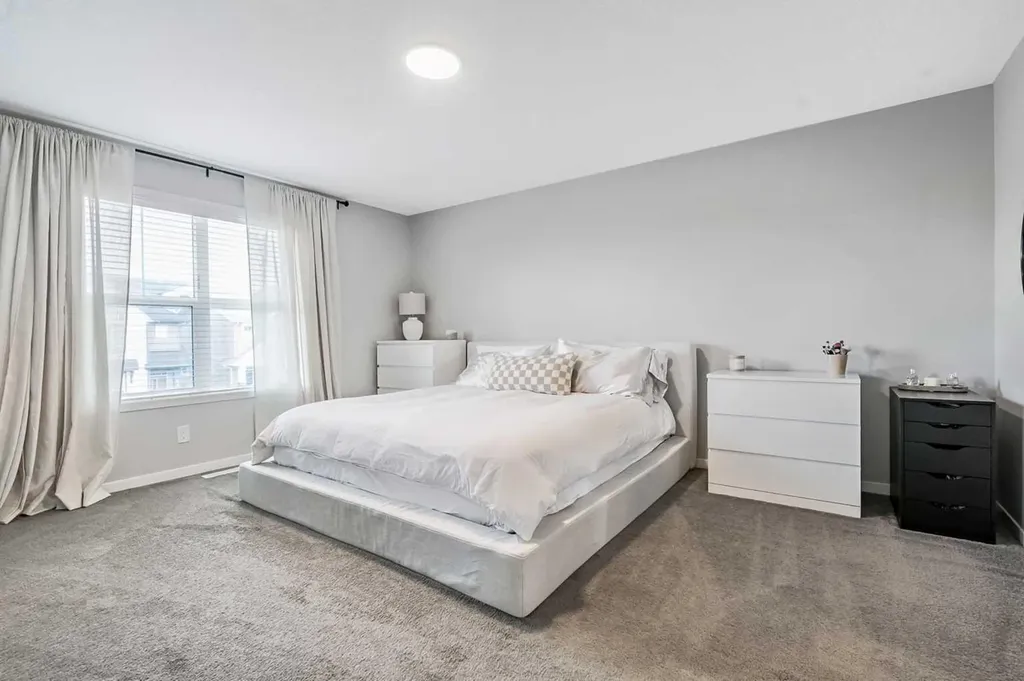 68 Wolf Gate Okotoks AB T1S 5T9
