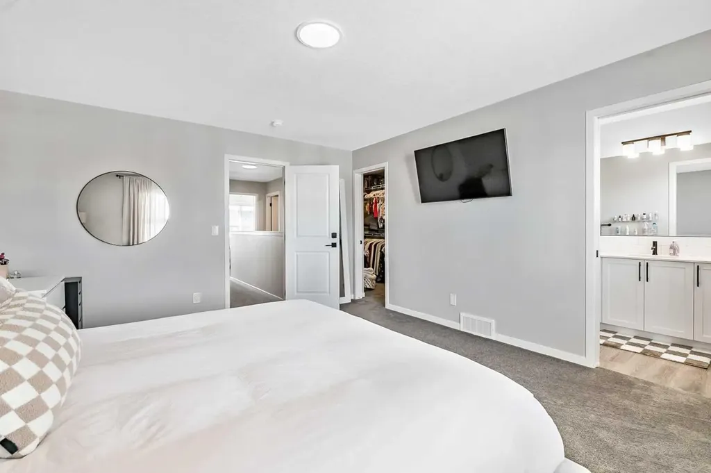 68 Wolf Gate Okotoks AB T1S 5T9