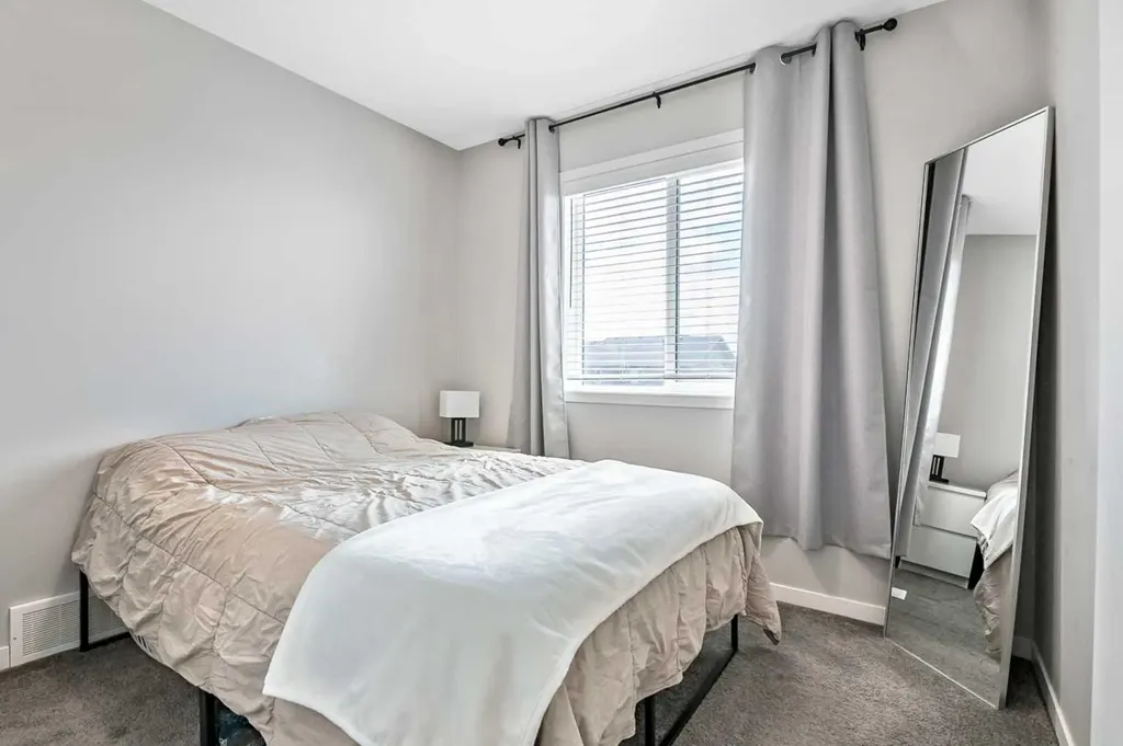 68 Wolf Gate Okotoks AB T1S 5T9