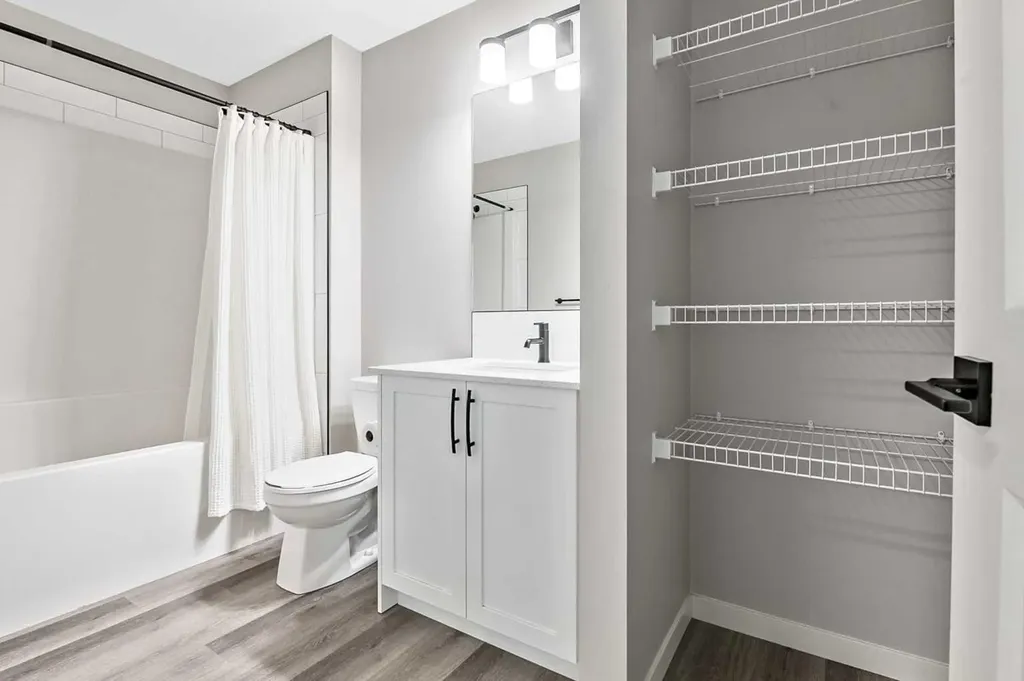 68 Wolf Gate Okotoks AB T1S 5T9