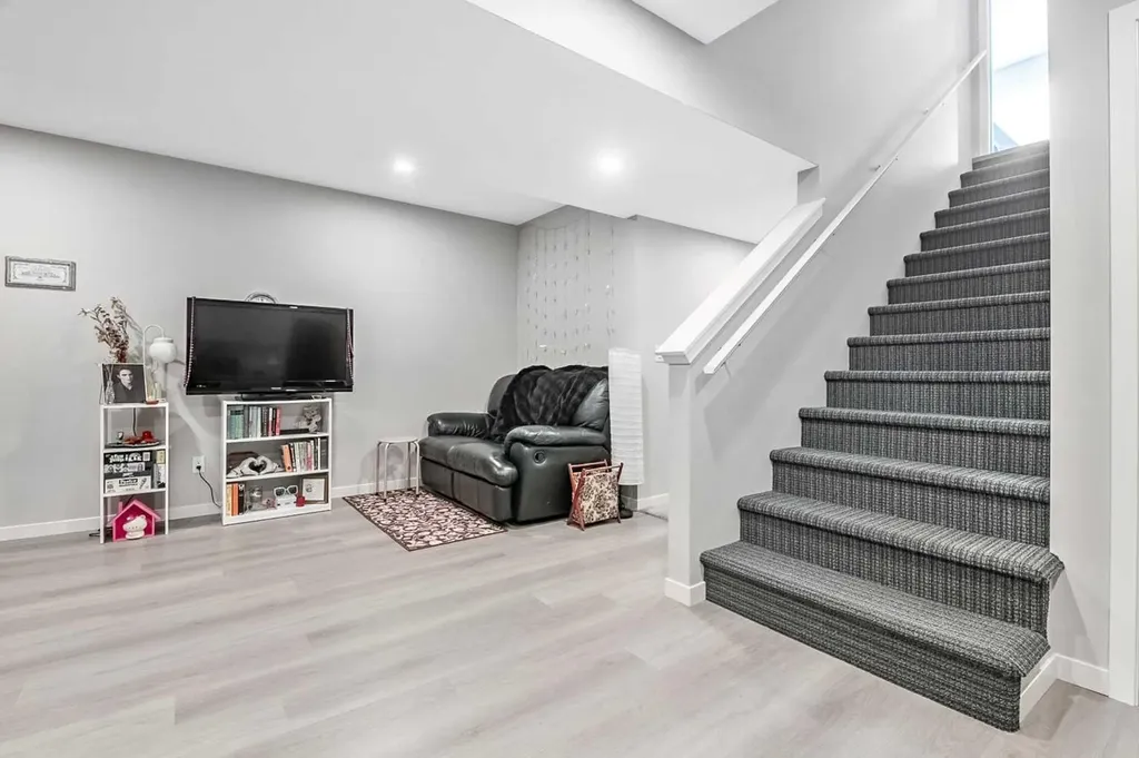 68 Wolf Gate Okotoks AB T1S 5T9