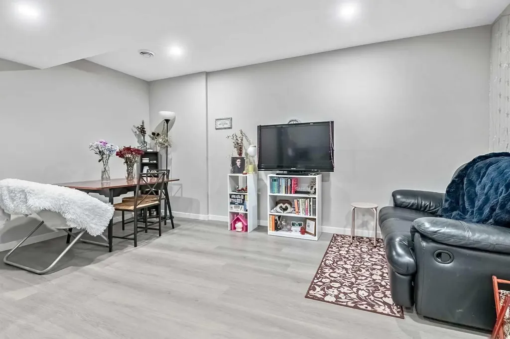 68 Wolf Gate Okotoks AB T1S 5T9