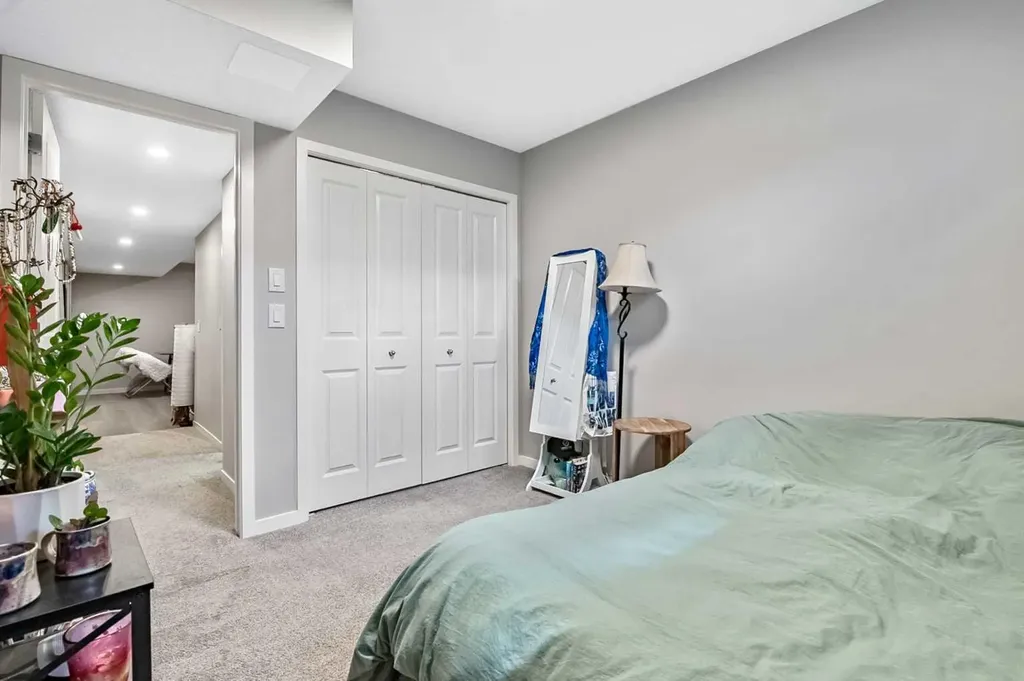 68 Wolf Gate Okotoks AB T1S 5T9