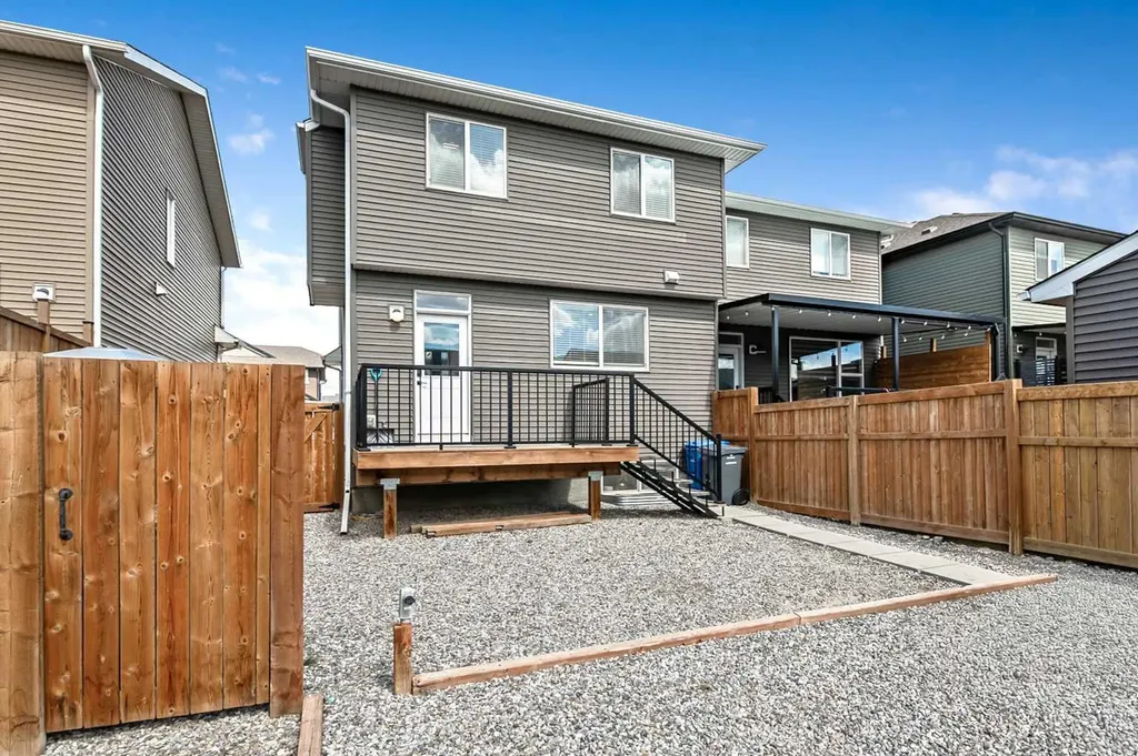 68 Wolf Gate Okotoks AB T1S 5T9