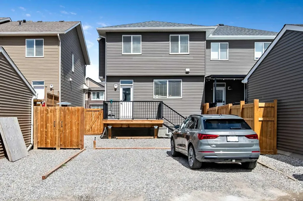 68 Wolf Gate Okotoks AB T1S 5T9