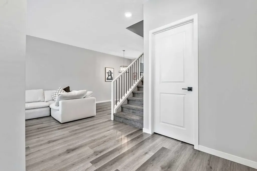 68 Wolf Gate Okotoks AB T1S 5T9
