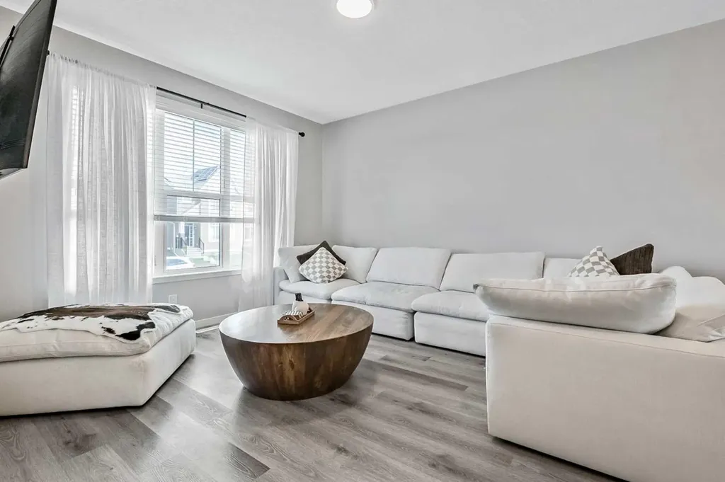 68 Wolf Gate Okotoks AB T1S 5T9