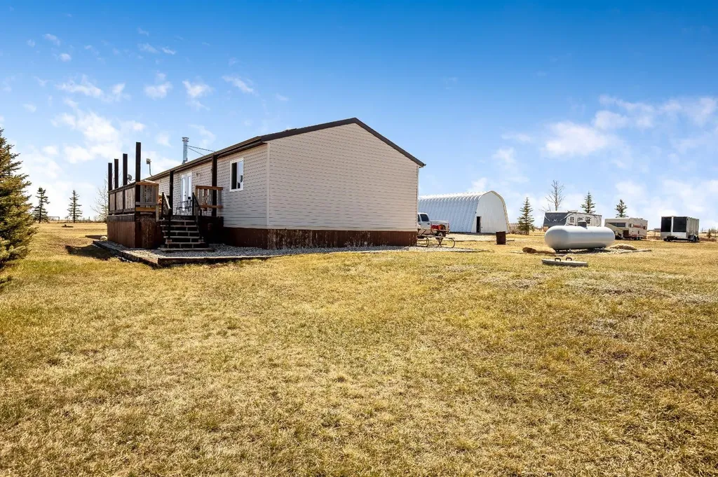 232080 Range Road 250 Rural Wheatland County AB T1P1J6