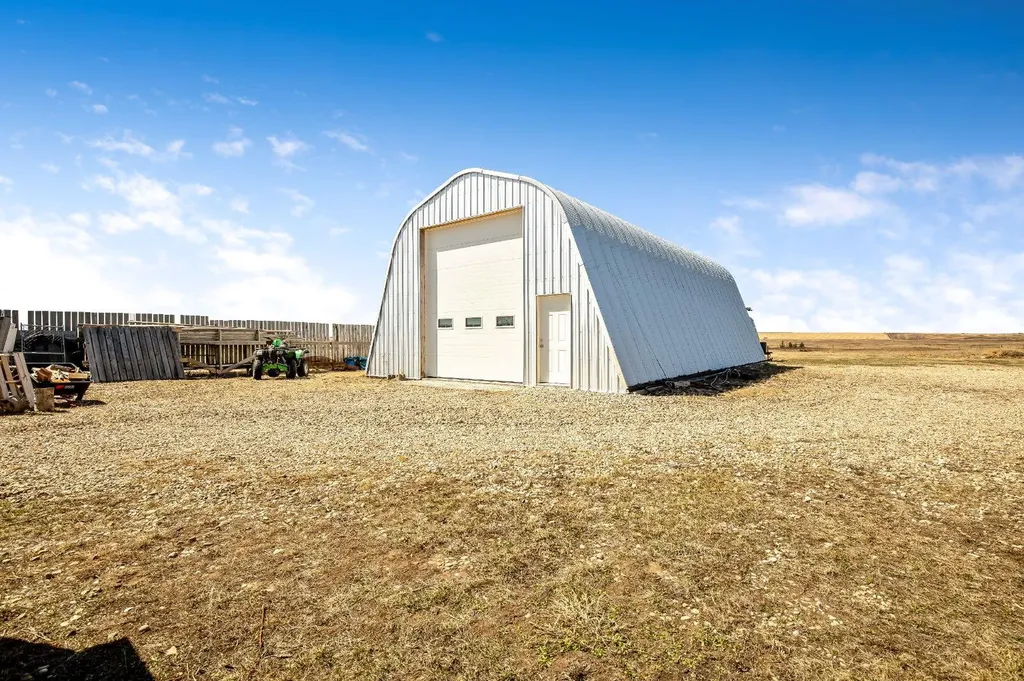 232080 Range Road 250 Rural Wheatland County AB T1P1J6