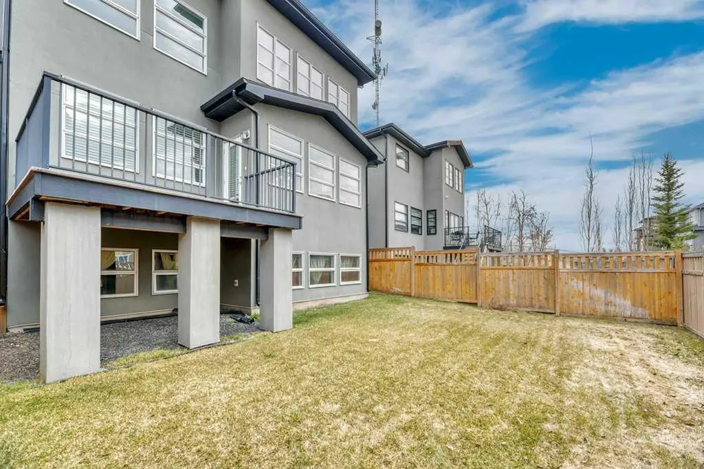 29 Aspen Summit Point SW Calgary AB T3H 0V9