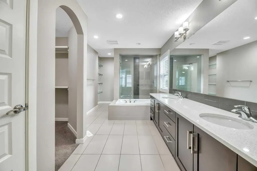 29 Aspen Summit Point SW Calgary AB T3H 0V9